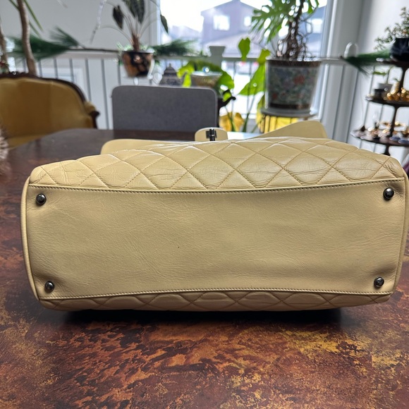 VTG Chanel Jumbo XL Flap Bag Quilted Calfskin Cream Gunmetal HW - Picture 9 of 17